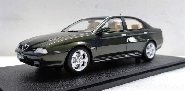 Alfa Romeo 166 Super Cult Models 1/18 idée cadeau de luxe pour passionné d'autos italiennes