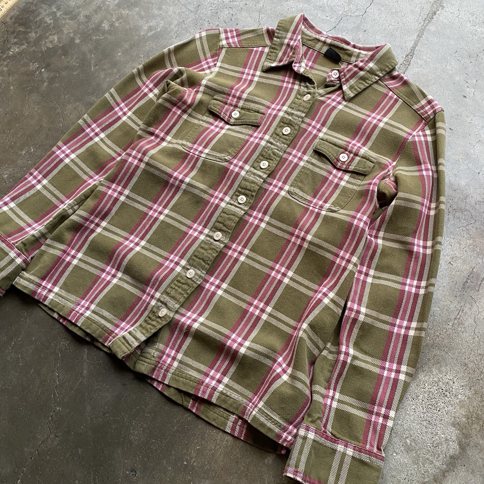 Patagonia Organic Cotton Plaid Flannel Shirt Women’s Small Green Pink thumbnail 3