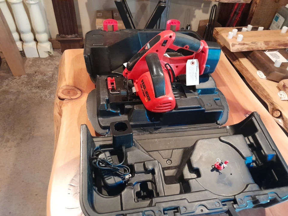 Sierra circular inalámbrica Black & Decker Fire Storm 14,4 V CS144 herramienta desnuda Foto 2 de 4