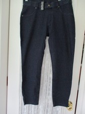 Hue Ankle Slit Essential Denim Capri Legging Medium Wash M NWT