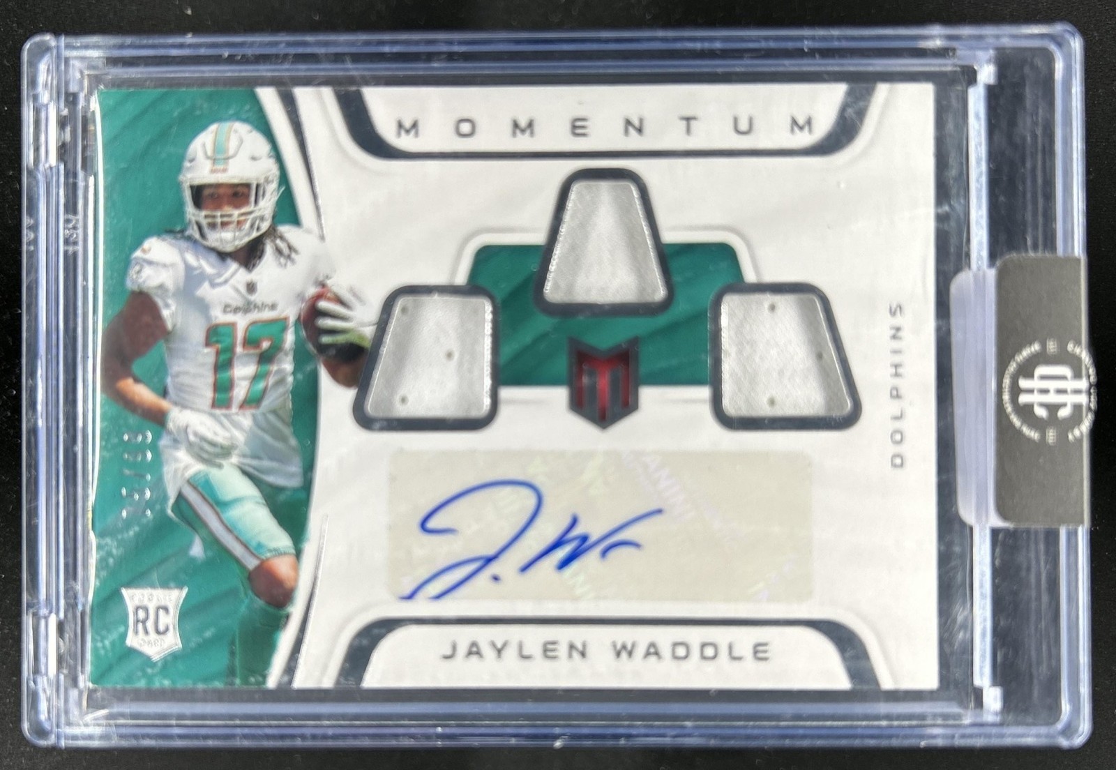 Jaylen Waddle Panini Chronicles Momentum Triple Jersey Autographs #MJAJWA Patch