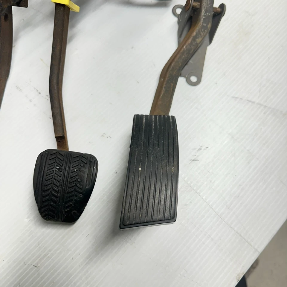 1994-2004 Ford Mustang GT Clutch Pedal Assembly Gas Pedal Quadrant Foto 3 de 4