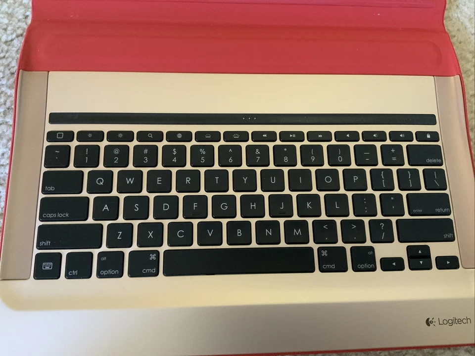 Logitech Create Backlit Keyboard Case for iPad Pro 12.9" 1st & 2nd Gen Red Rose - Image 3 of 4