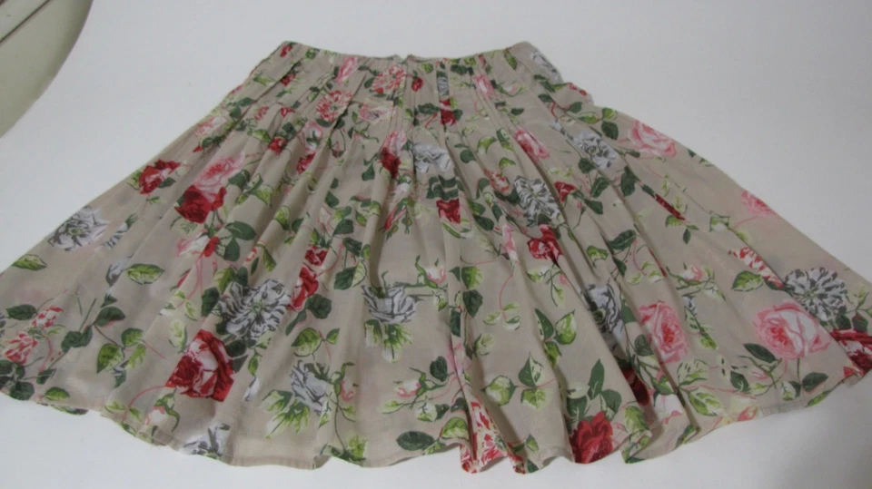 Y2K CAbi Skirt pleated Midi red & pink Floral-on-Beige Lined 100%-Cotton Wm. 2 - Image 3 of 4