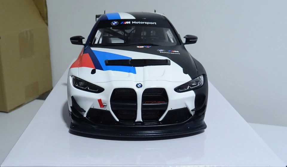 BMW M4 GT4 2022 1/18 OTTO OT1228 Ottomobile - Immagine 4 di 4