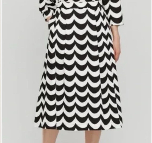 UNIQLO X Marimekko pleated skirt size small black white wavy linen cotton pocket