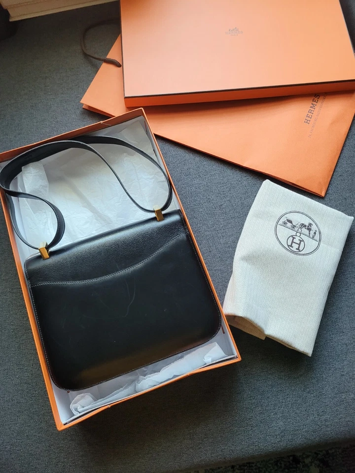 Bolso de Hombro Hermes Constance 23 Caja Cuero Dorado H Vintage Negro Foto 2 de 4