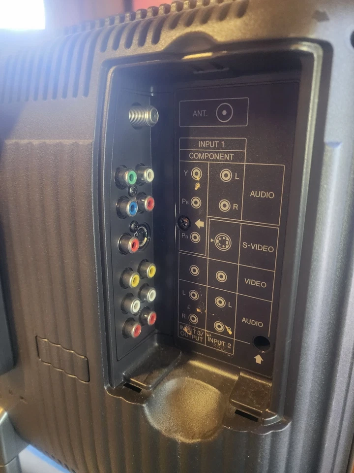 Sharp Aquos 13" LCD SDTV • Retrogaming • Works Good Condition - Image 3 of 3