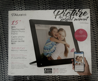 Aluratek  15'' Wi-Fi Touchscreen Digital Photo Frame New/Minor Plastic Wrap Torn