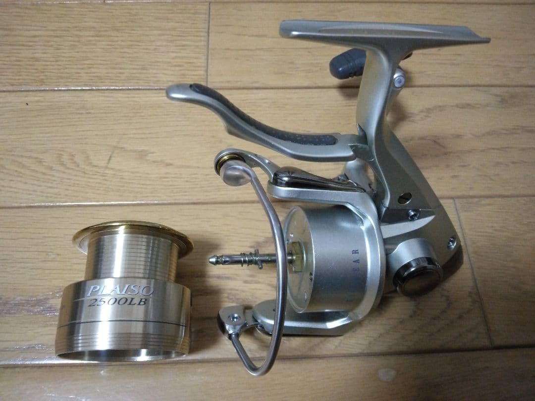 Daiwa PLAISO 2500LB Spinning Reel Silver & Gold Digigear Used No Customs Fees US