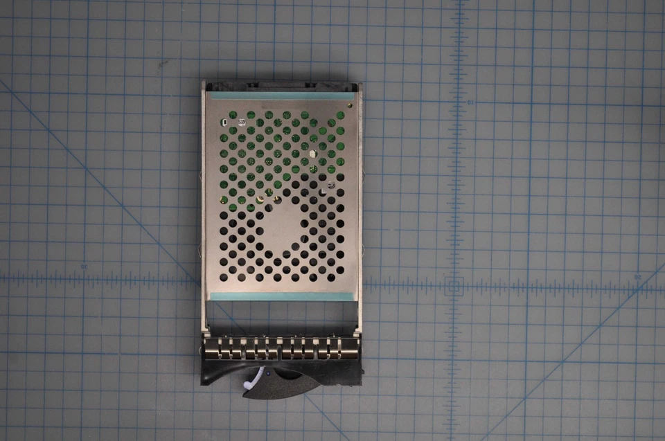 IBM 300GB 15K RPM Fibre Channel 4Gbps 3.5in Hard Drive Grade B 17P9908 - Image 2 of 4