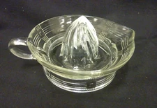 VINTAGE CLEAR SQUARE PATTERN GLASS  HAND JUICER REAMER SQUEEZER CITRUS ORANGE