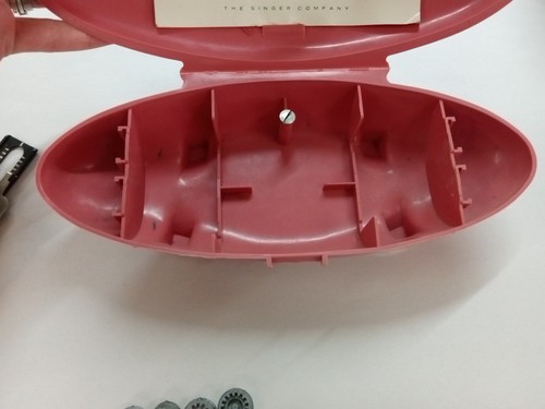 Estuche rosa con ojales Singer 1960 vintage - Imagen 18 de 23