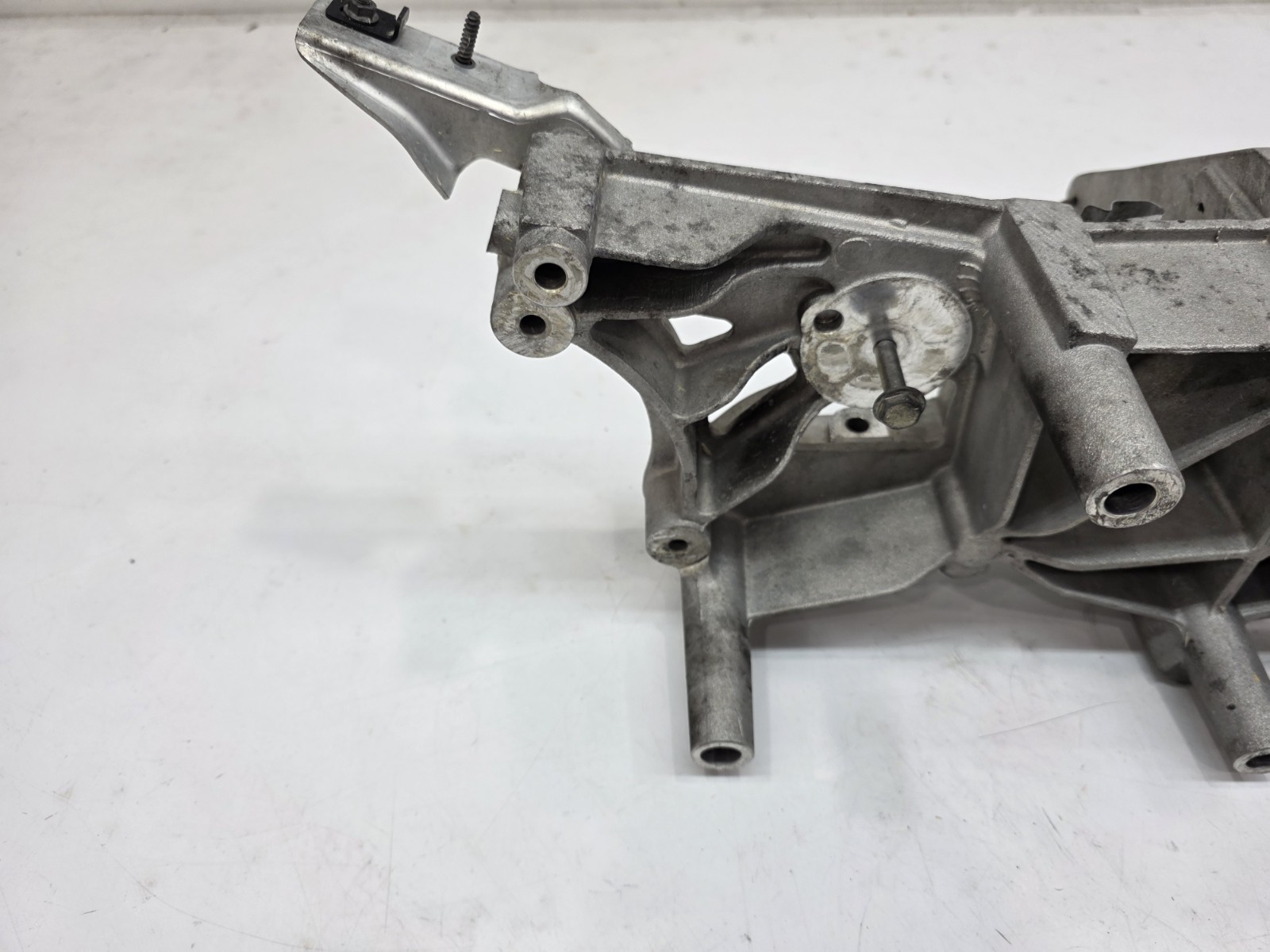 LAMBORGHINI AVENTADOR REAR HEAD TIMING ALTERNATOR AC PUMP BRACKET OEM 470903103G