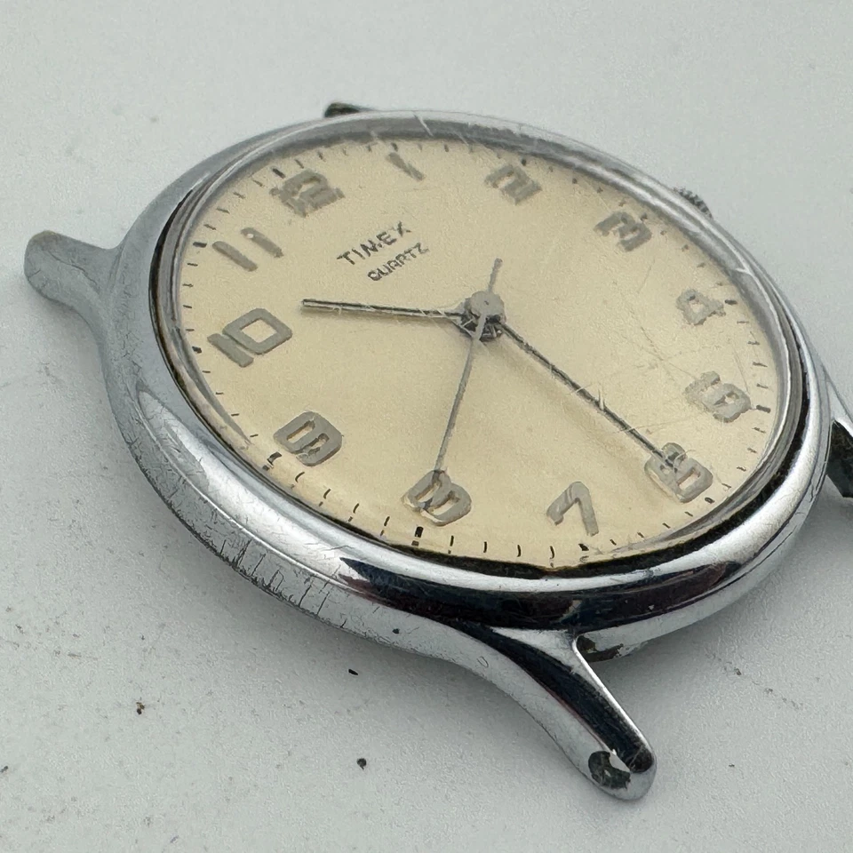 复古 Timex 模拟石英手表男士银色 ~ 破损表耳 ~ 用于零件维修 — 第 3/4 张图片