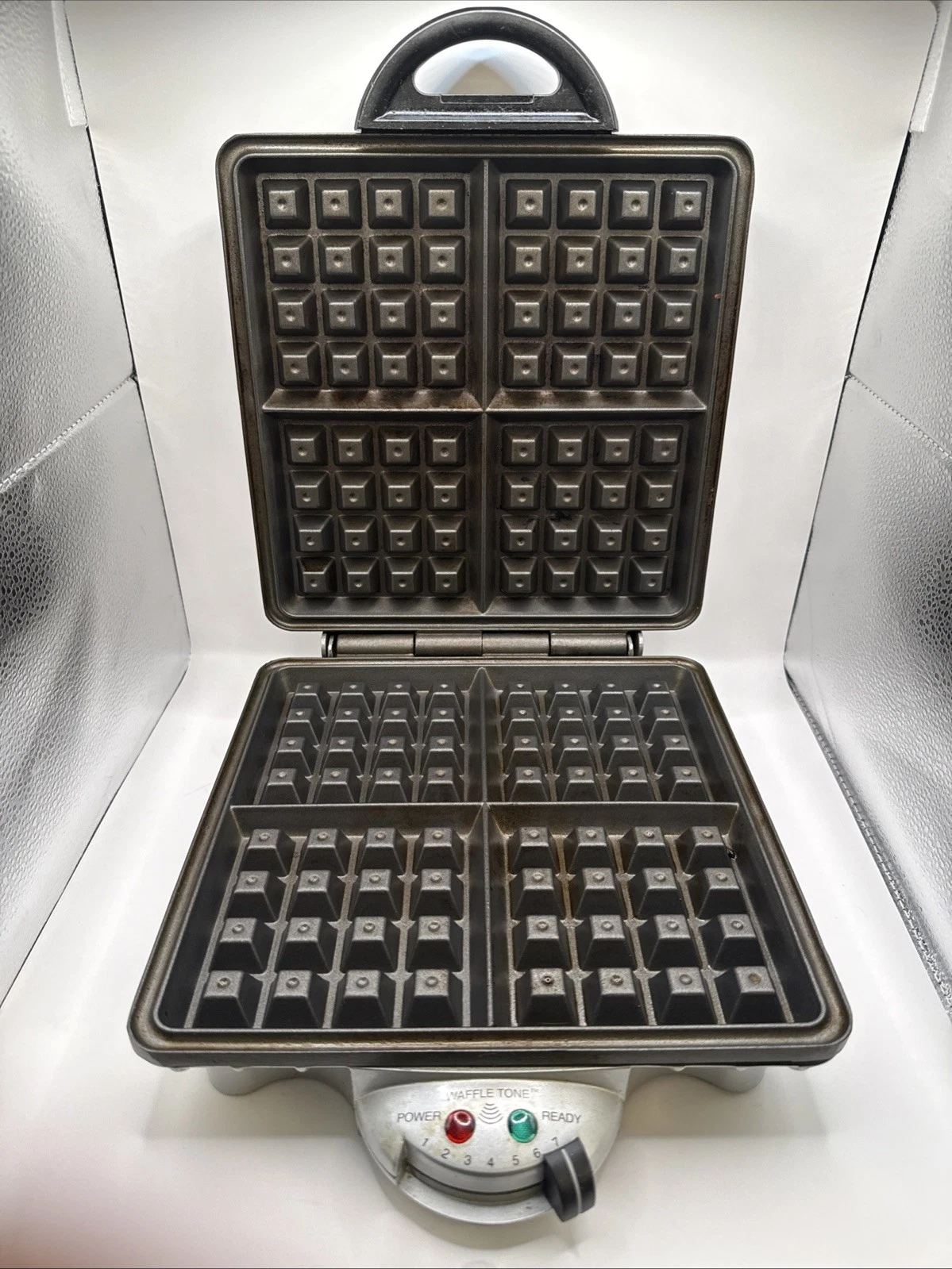 VillaWare Uno Belgian Waffle Maker Model 2001 4 Square Waffle Iron 1200W Working
Opens in a new wind