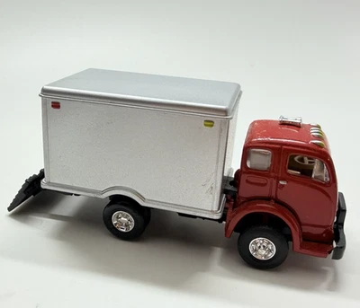 Classic Metal Works 30111 Mini Metals '53 White 3000 Box Truck 1/87 Scale Truck - Image 1 of 4
