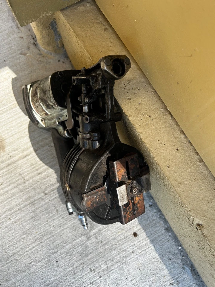 Hitachi Metabo HPT NV45AB2 1-3/4 inch Coil Roofing Nailer Nail Gun Working - Image 3 of 4