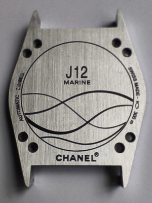 CHANEL - J12 MARINE 42MM - GEHÄUSEBODEN AUS GEBÜRSTETEM STAHL