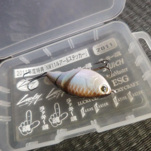 Lucky Craft NW11 Hard Bait 2011 Model White/Brown with Hard Case & Sticker