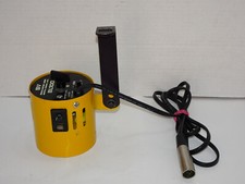 SV YELLOW SMITH VICTOR BL100 THEATHER STUDIO BATTERY LIGHT W/ CABLE 