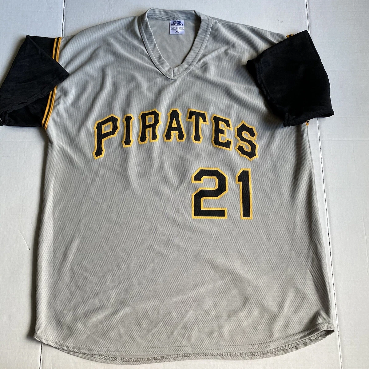 Roberto Clemente Jerseys and Apparel