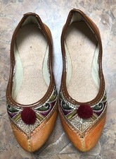India Punjabi Jutti Kids Flat Shoes US 9-10 Tan Silver Gold Embroidered Used