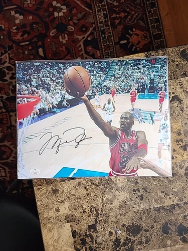 MICHAEL JORDAN CHICAGO BULLS AUTOGRAPHED HAND SIGNED 8.5x11 PHOTO COA