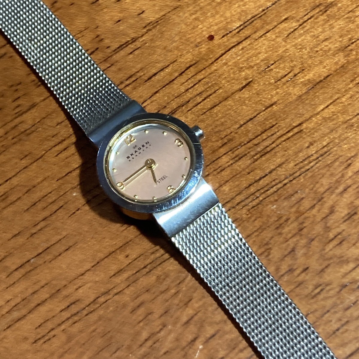 Vintage SKAGEN DENMARK 590SGS Womans Watch Stainless Steel w Mesh Band Works