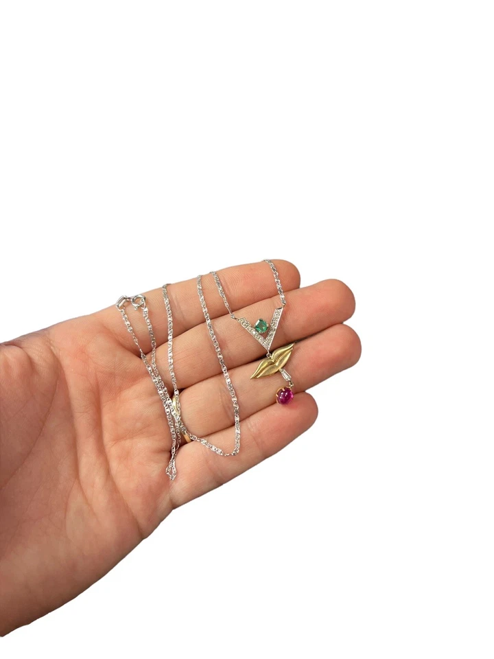 Collar gota de cadena de lujo de diamantes y rubí esmeralda de oro blanco de 18 quilates de 16" Foto 4 de 4