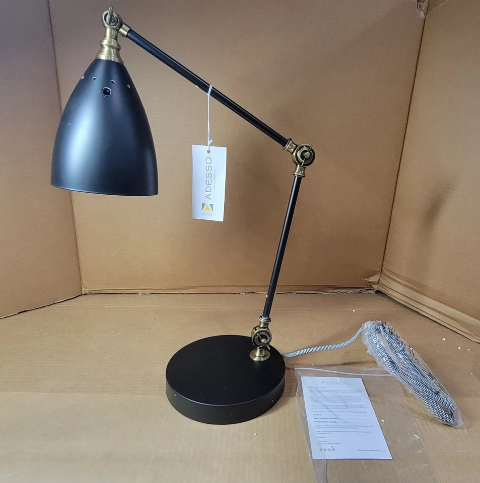 Lámpara de Escritorio Adesso 3904-01 Boston, 18.5 in 40W LED Negra con Cargador Inalámbrico Antiguo Foto 4 de 4