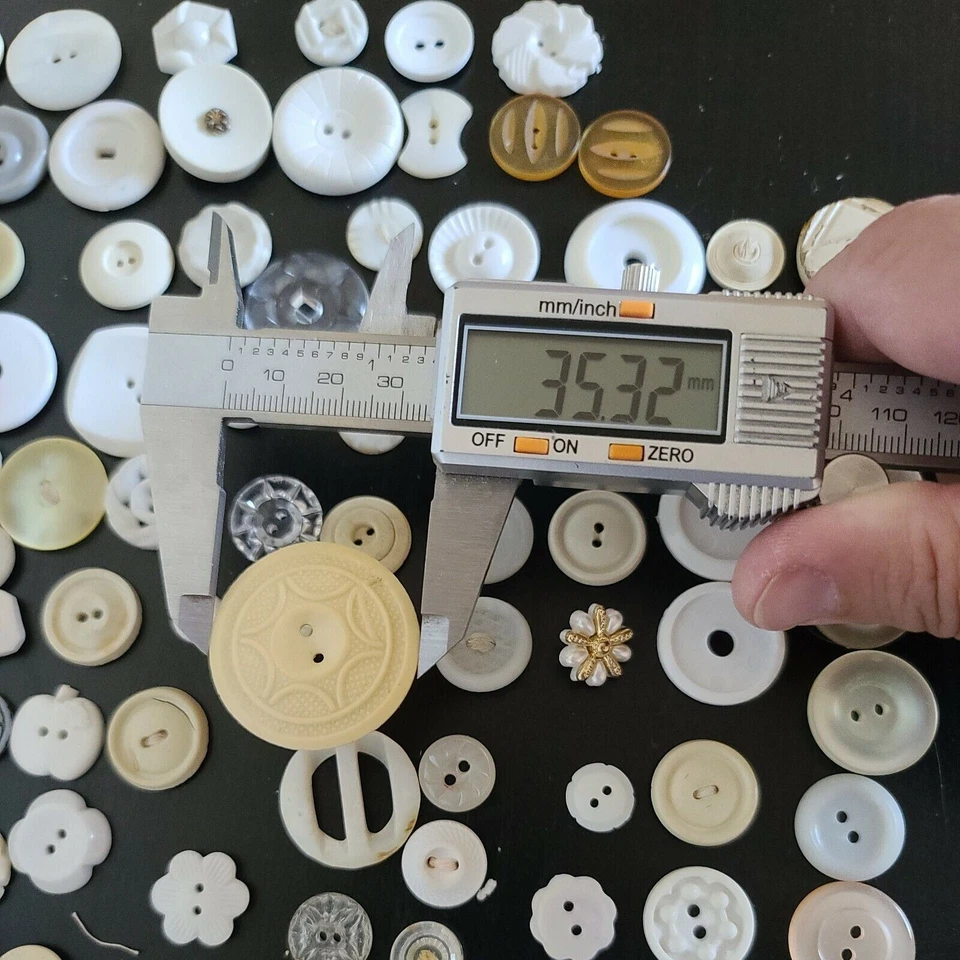 125x Vintage Buttons Mixed Lot Various Sizes - Mostly 2 Hole Unique Button Lot - Image 2 of 4
