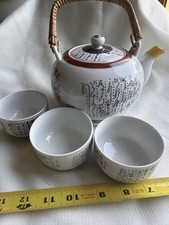 Théière et tasses de style japonais