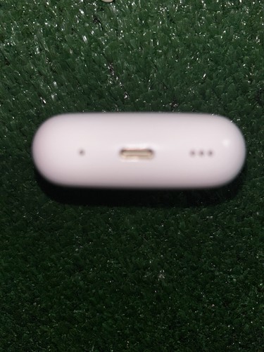 (As Is And Works Great) Apple AirPods Pro 2nd Generation with MagSafe - Photo 7 sur 9