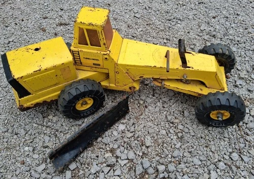 Tonka Pressed Steel Yellow Road Grader Construction Vehicle Toy