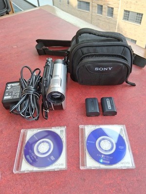 Sony DCR-DVD610 Handycam Camcorder DVD Video Camera w/ Charger Tested