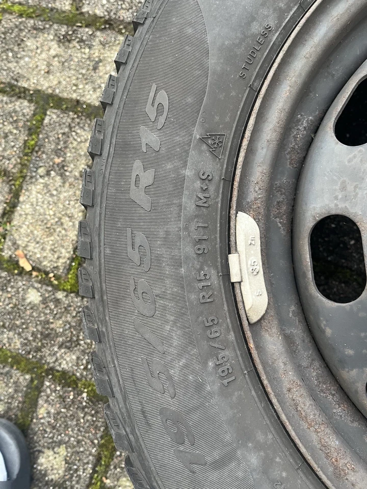 Pirelli Winterrädersatz Stahlfelgen Golf 4 195/65 R15 ET38 - Bild 3 von 3