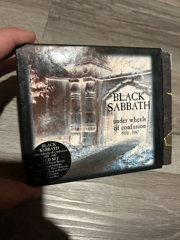 BLACK SABBATH -Wheels of Confusion: 1970-1987 - бокс-сет из 4 компакт-дисков лот + плакат Ozzy - Изображение 2 из 4