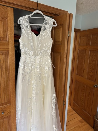 Brand new, never worn wedding dress size 12 - Picture 13 of 18