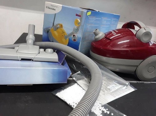 Electrolux ETY03 Aspirapolvere Giocattolo Rosso Funzionante | eBay