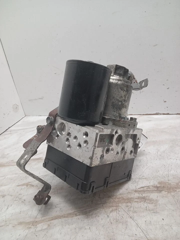 Used ABS Pump and Motor Assembly fits: 2008 Toyota Prius Actuator and Pump Assem Foto 3 de 4