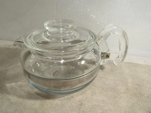 VINTAGE  6 CUP  PYREX FLAMEWARE  8126-B TEAPOT AND LID GREAT CONDITION NO CHIPS
