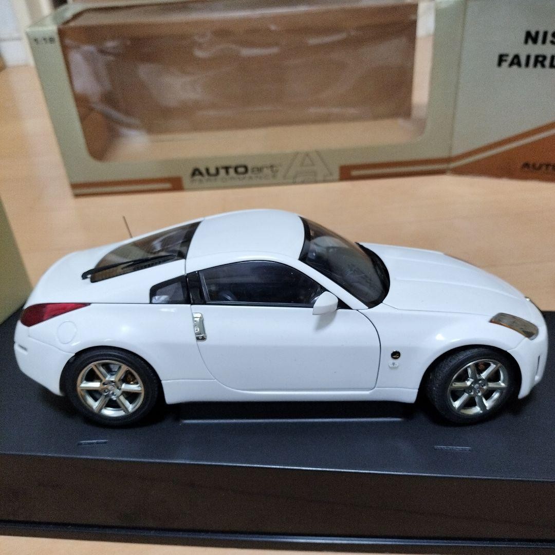 Nissan 350Z ホワイト 1/18スケール Diecast model cars Nissan 350Z 1/18 Autoart Nismo fairlady z