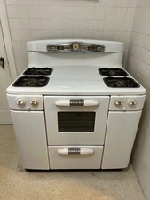 1940-1947 Tappan Deluxe Gas stove. fully operable