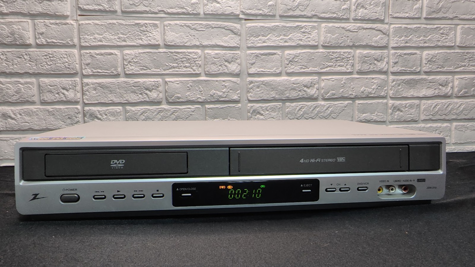Tested Working &ndash; Plays Vhs & Dvd &ndash; No Remote