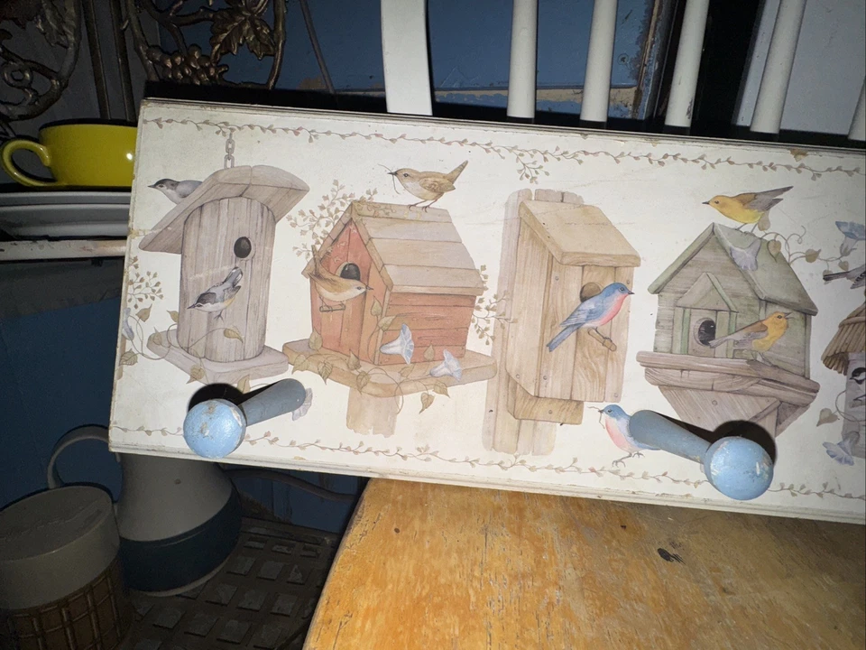 One of A Kind 复古鸟屋外套架白色和婴儿蓝色 4 个钉子木质坚固 — 第 2/4 张图片