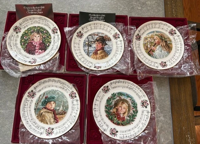 【希少・限定品】ロイヤルドルトン エルテ コレクタープレート「T」 Vintage Royal Doulton In Royal Doulton Collector Plates for sale
