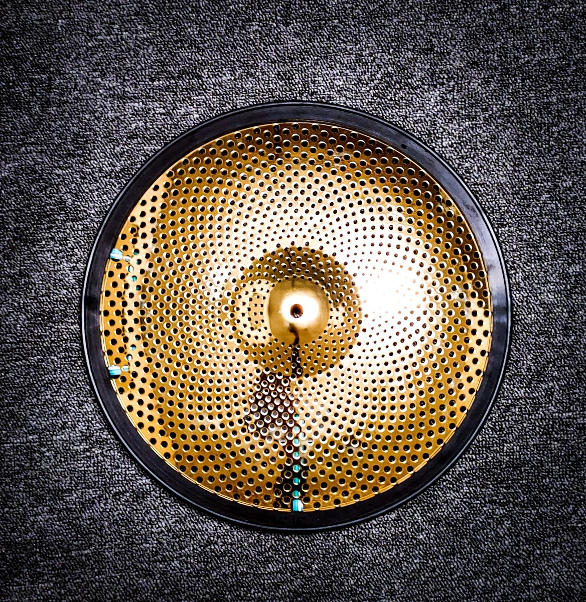 Dual zone cymbal outlet