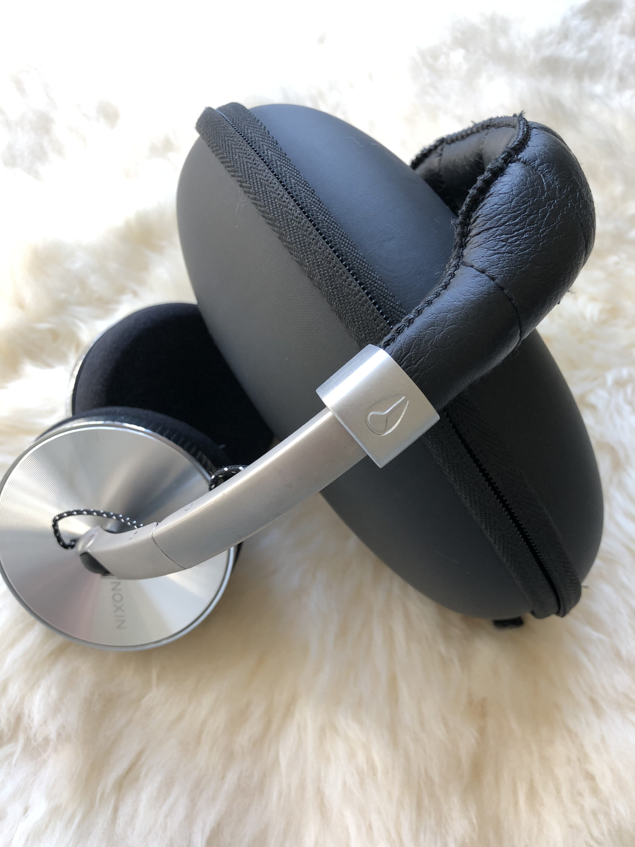 Nixon Nomadic headphone with original case, Black, Lightly Nixon Nomadic headphone with original case, Black, Lightly