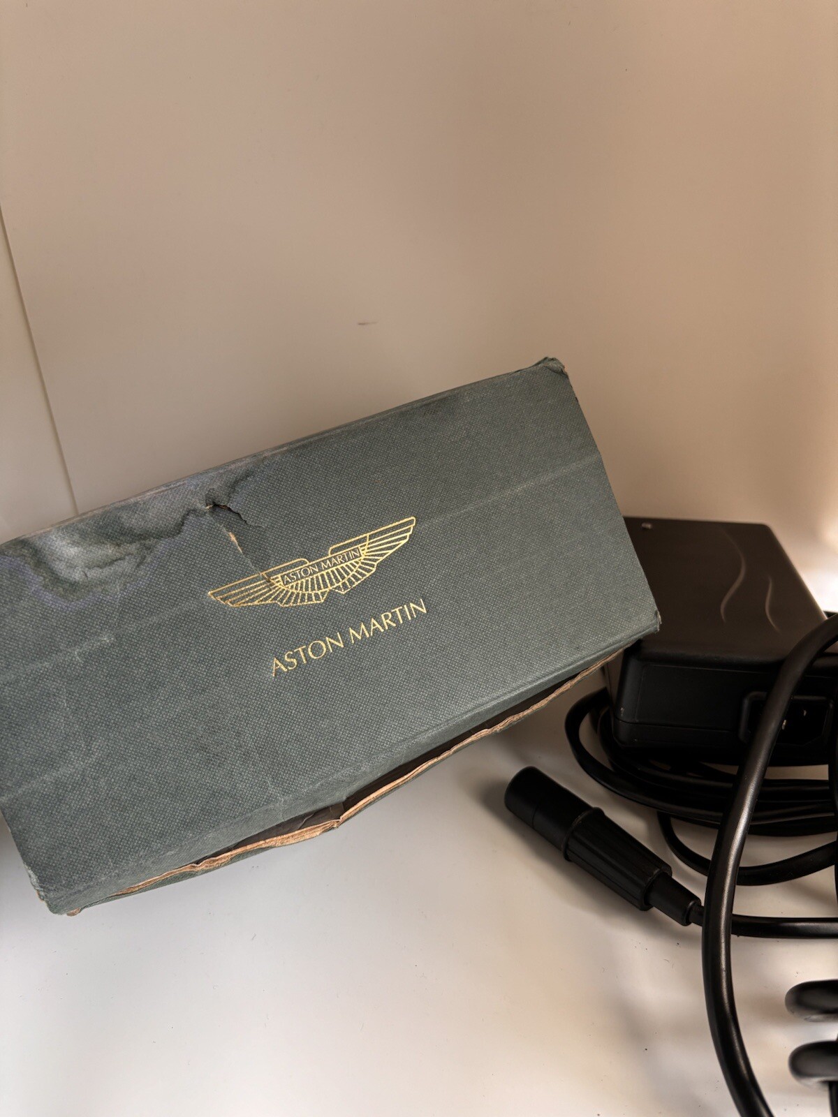 Aston Martin Mascot Three Step Charger